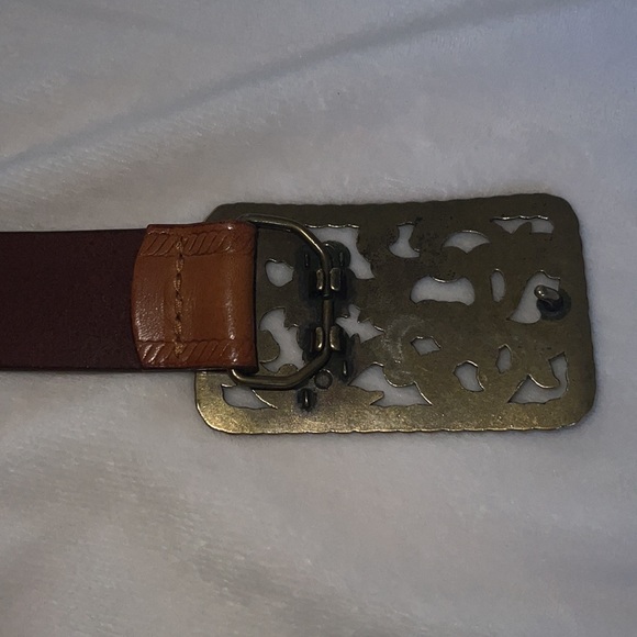 Liz Claiborne Genuine Leather Belt with Filigree Brass Buckle - Picture 4 of 4
